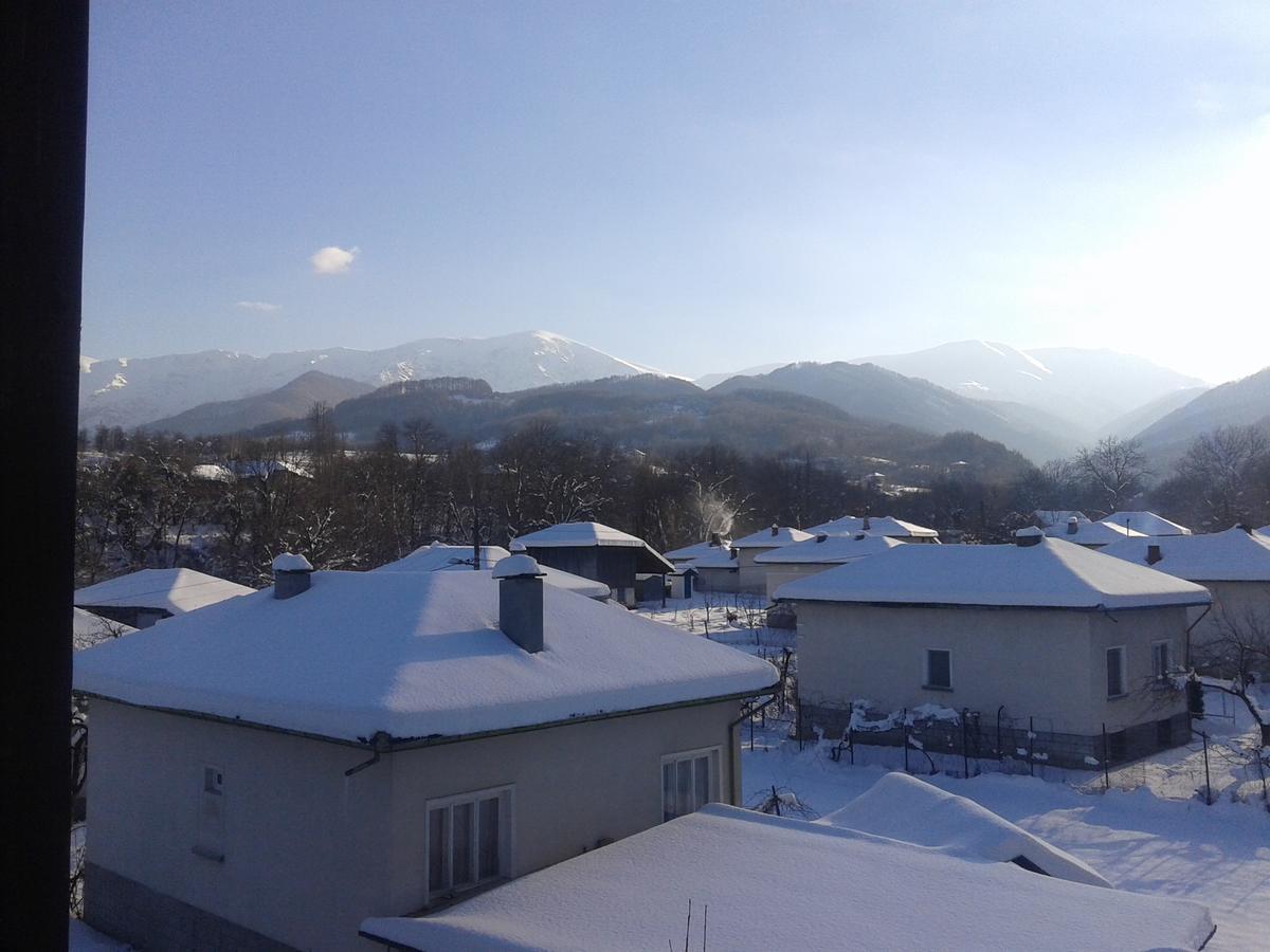 Family Hotel Balkana Априлци Экстерьер фото