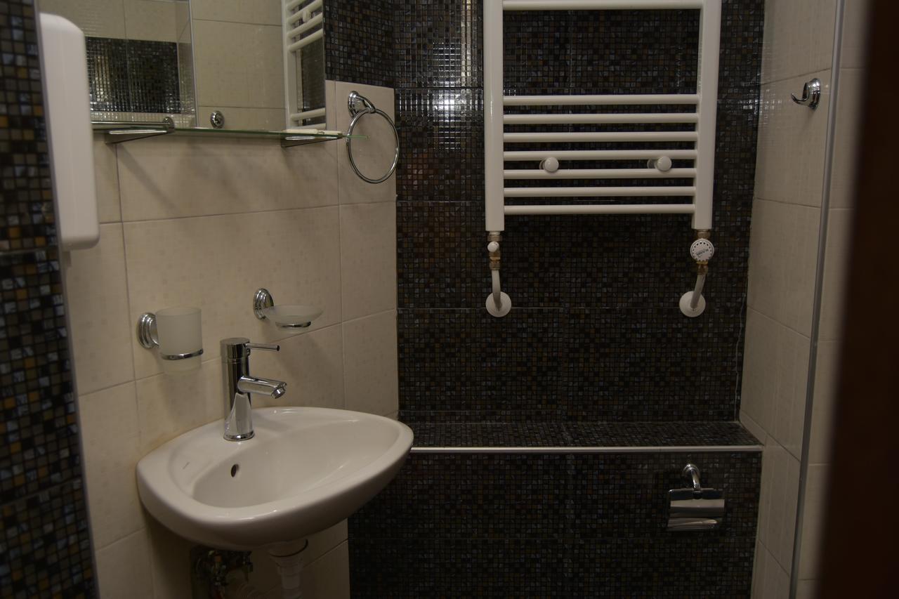 Family Hotel Balkana Априлци Экстерьер фото